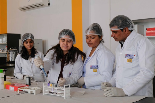Ambuja Foundation and HDFC Bank Parivartan partner to skill 1700 youth in Delhi NCR